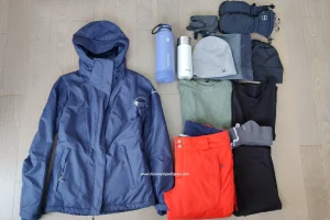 picture showcasing clothes and a title with what to wear for a winter hike