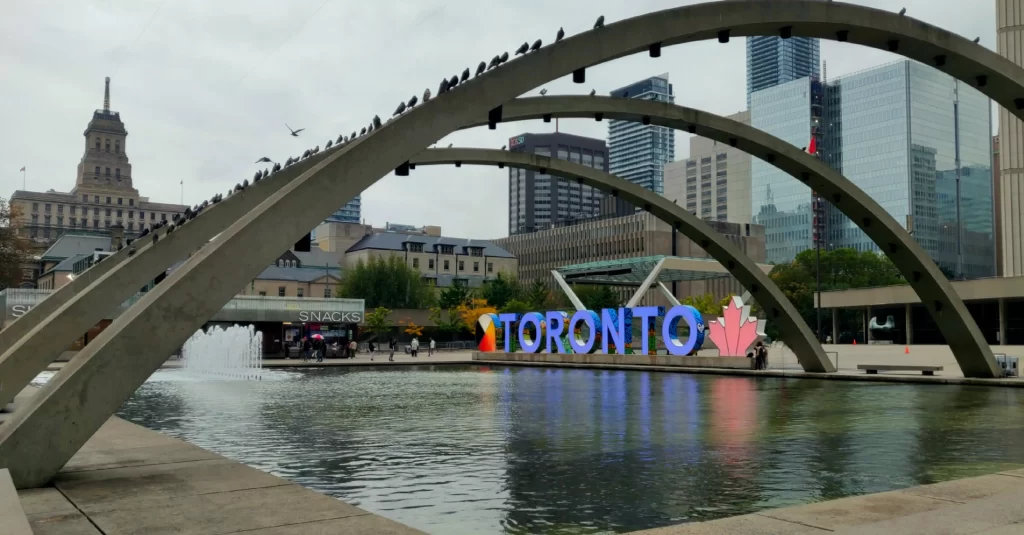 Toronto spelled on a fountain